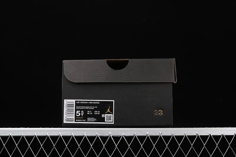 All categories Air Jordan Jordan series basketball shoes Air Jordan 1 Mid Air Jordan 1 Mid SE AJ1 Joe 1 four-leaf clover mid-top basketball shoes BQ6931-037